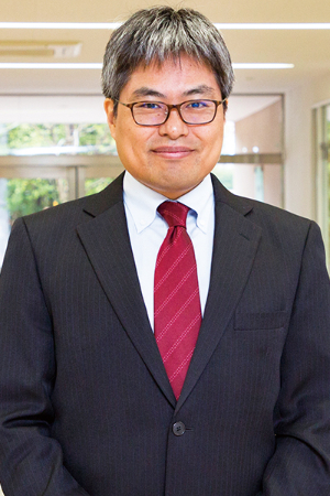 准教授 岡田健一